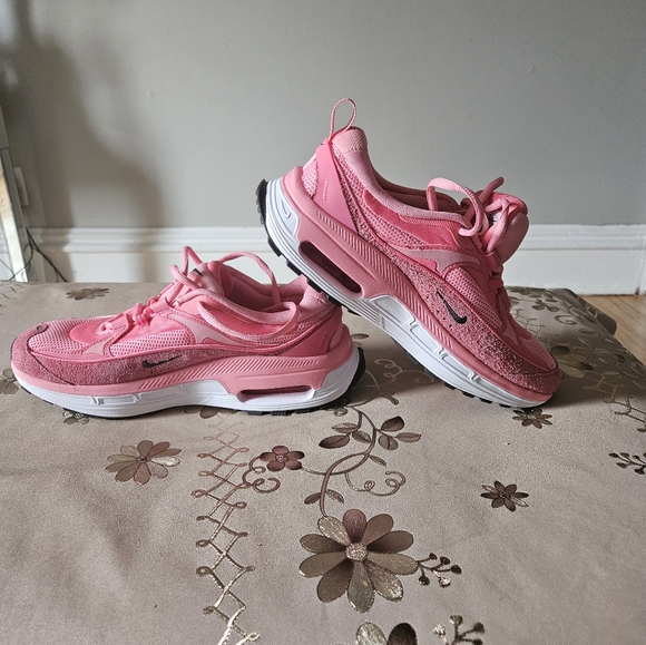 NWOB NIKE Women’s Air Max Bliss - Picture 3 of 7